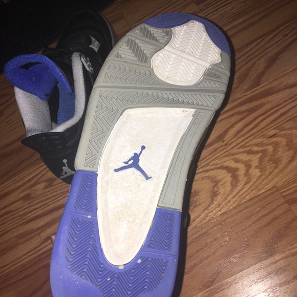 Jordan 4s - Picture 6 of 6